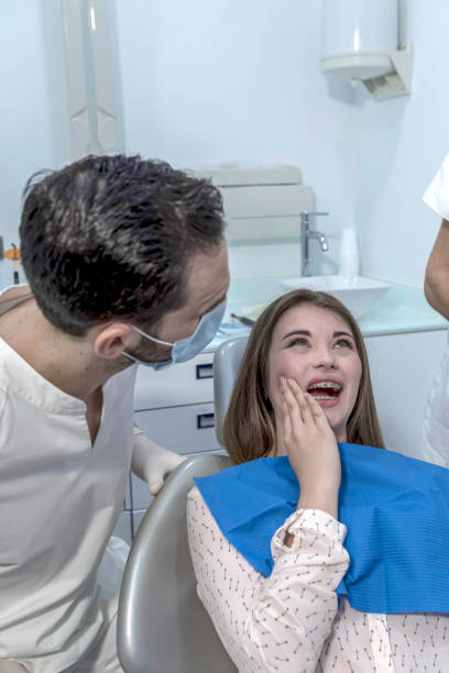 Best Emergency Dentist for Knocked-Out Tooth in Campton Hls, IL